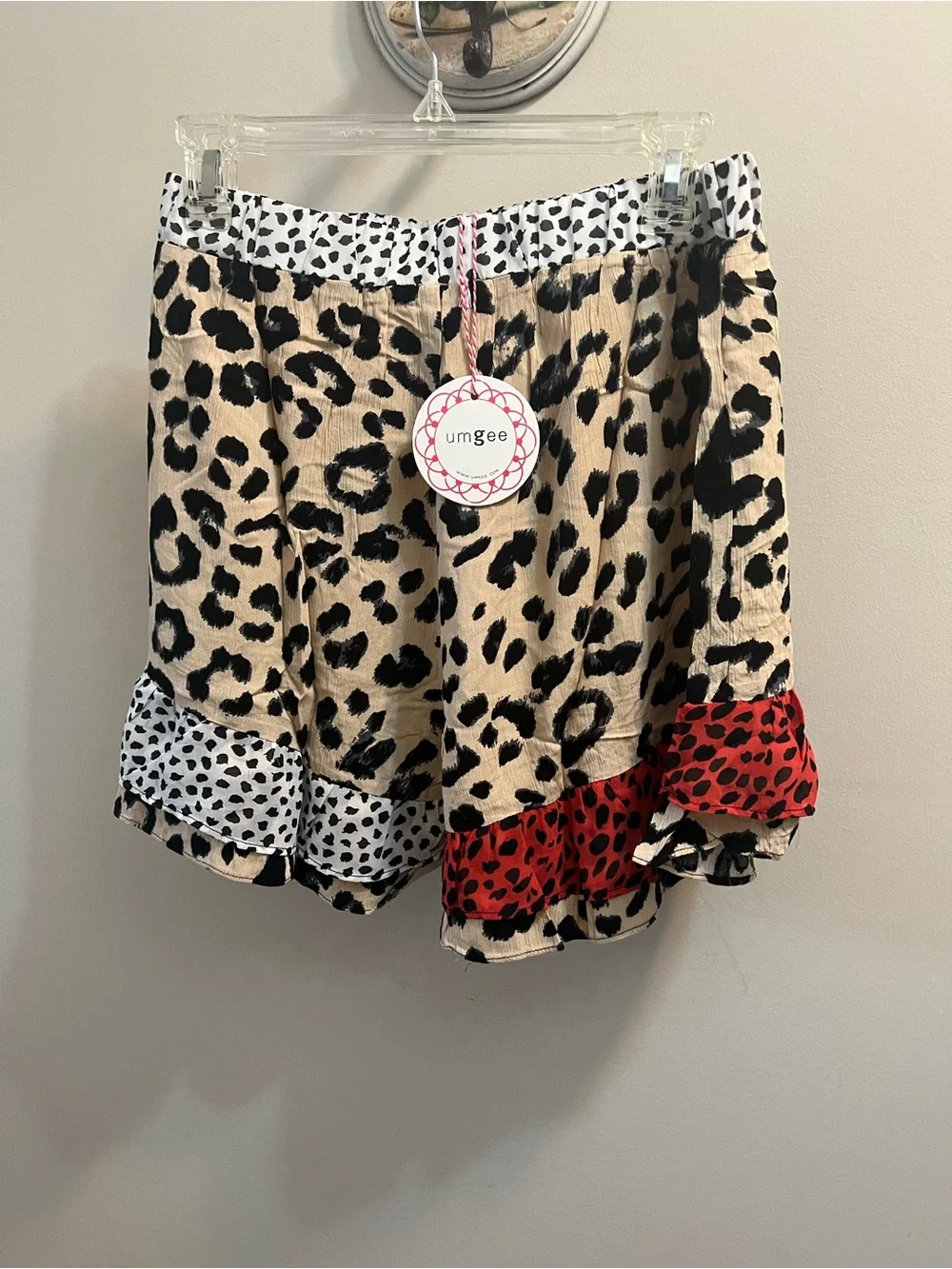 Umgee Leopard Print Ruffle Shorts in Tan, Black & Red Accent Size M NWT